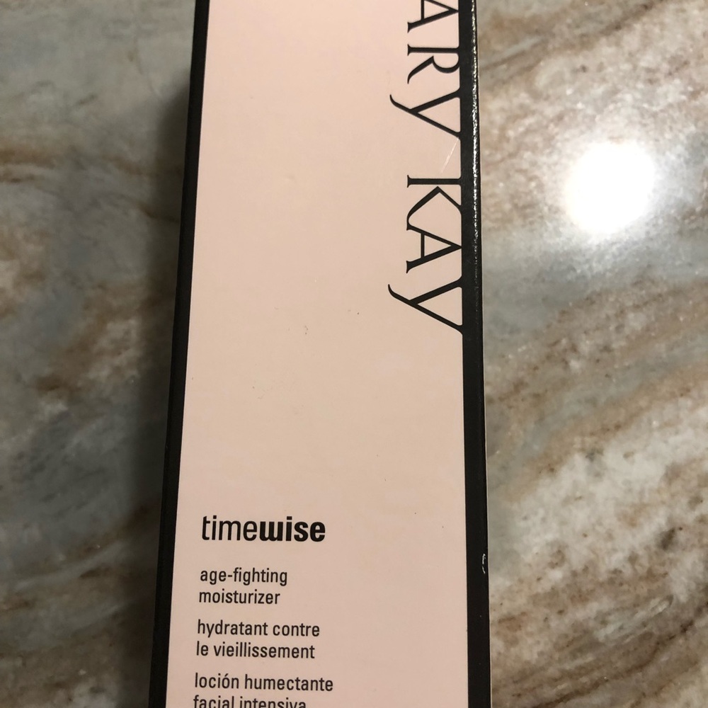 MaryKay Moisturizing age fighting cream